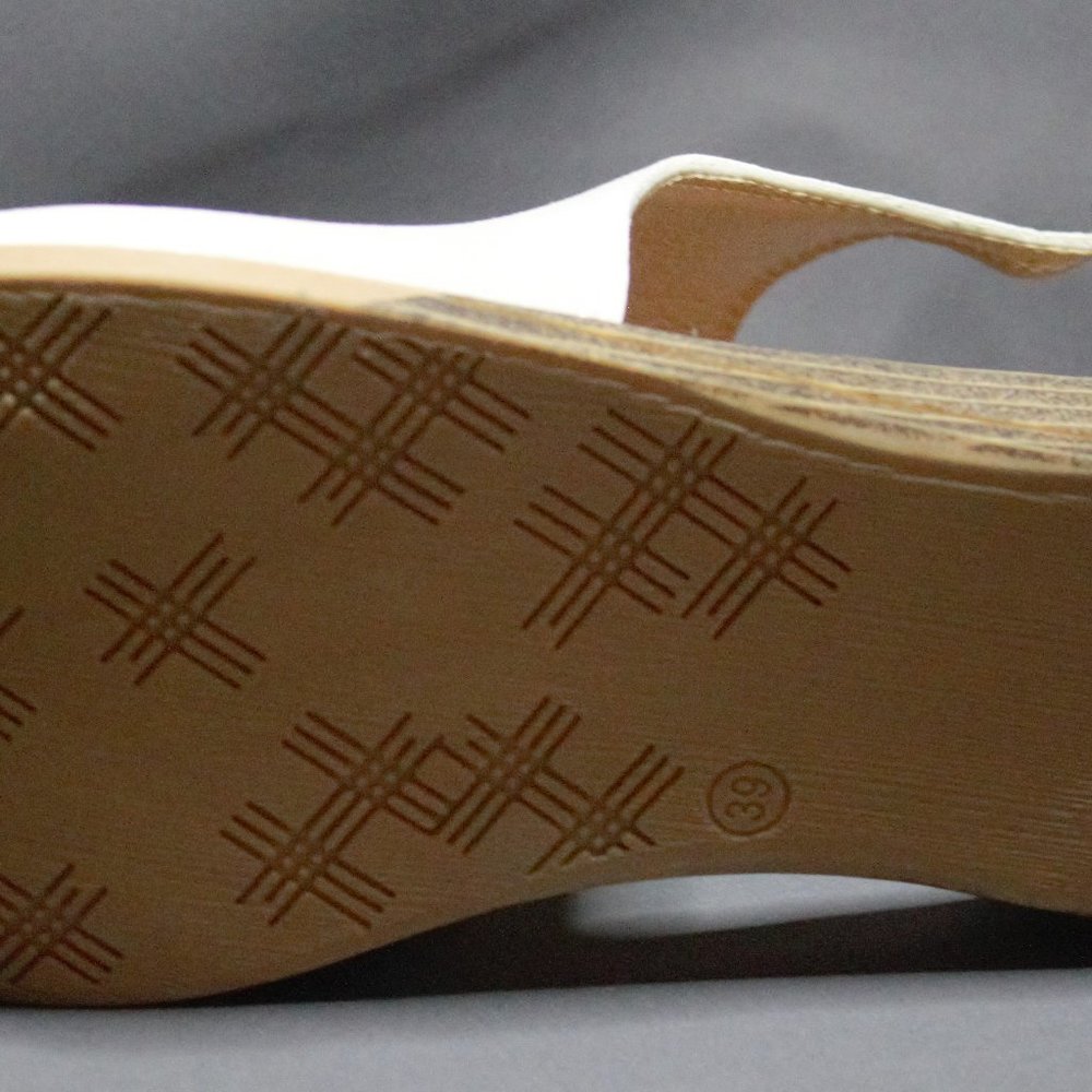 Sandals - Picture 3 of 4